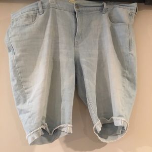 Old Navy the Flirt Jean shorts size 20